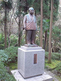 武見太郎の像